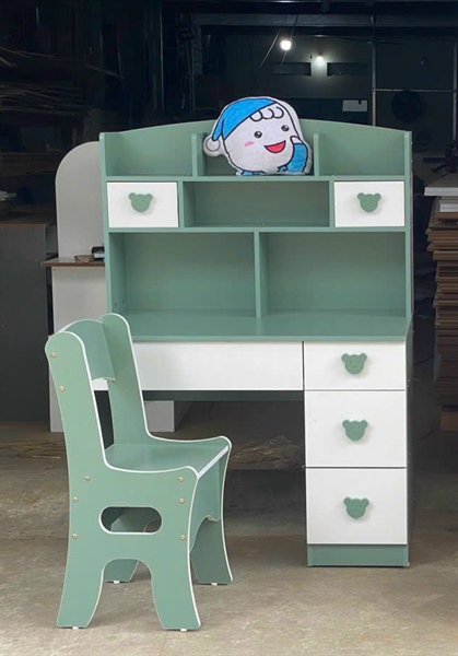 Bàn học sinh màu xanh - tay gấu - 1m