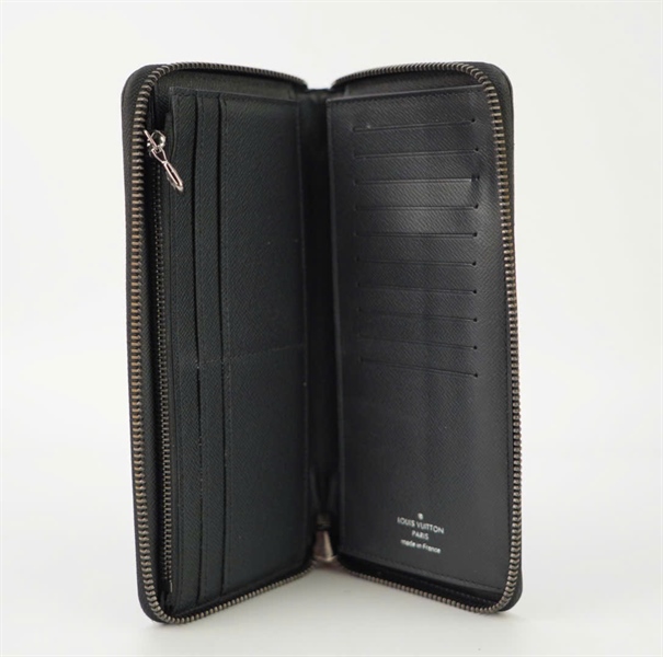 Ví LV hoa đen khóa kéo KG+