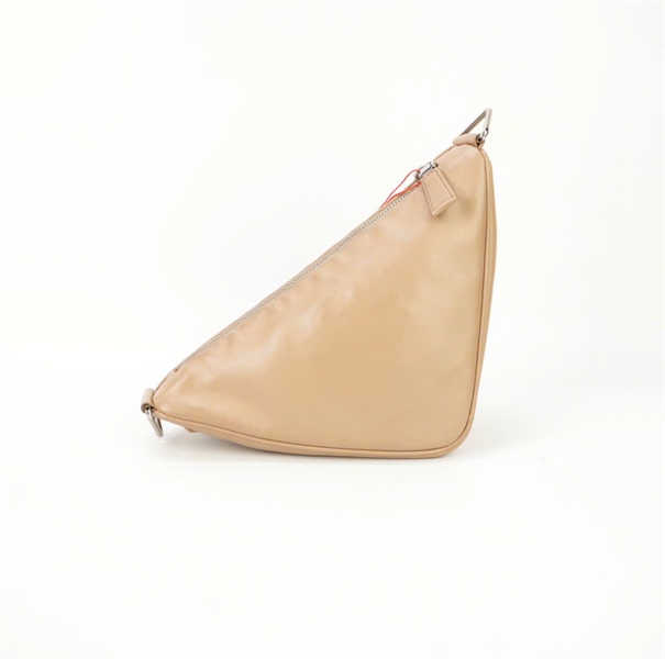 Túi Prada tam giác màu nude kèm ví KG+