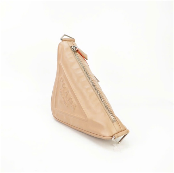 Túi Prada tam giác màu nude kèm ví KG+