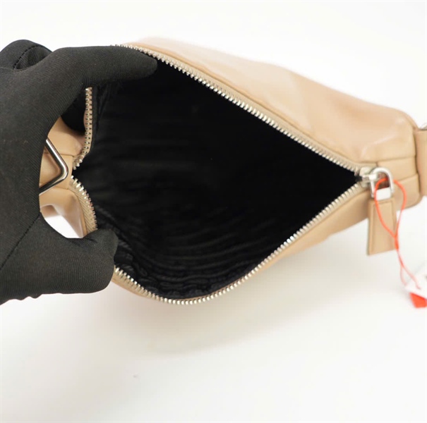 Túi Prada tam giác màu nude kèm ví KG+