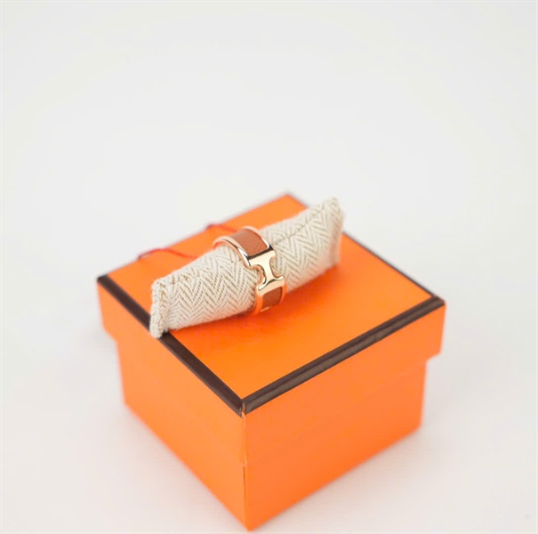 Nhẫn Hermes màu da nâu KG+