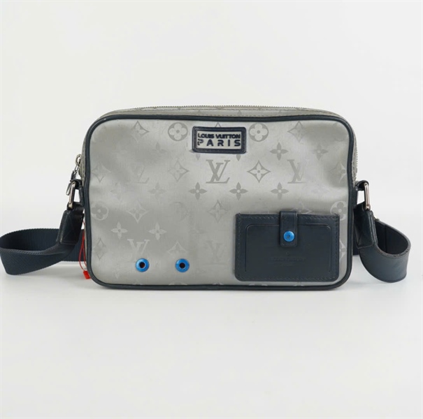 Túi LV đeo chéo xám viền đen 24cm KG+