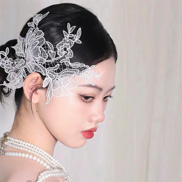 Miếng ren cài tóc cô dâu màu trắng cổ điển sang trọng