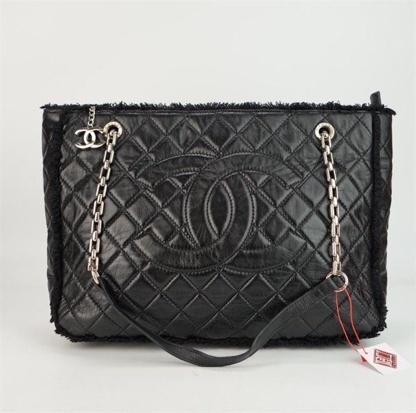 Túi Chanel đen viền lông size 35 ++