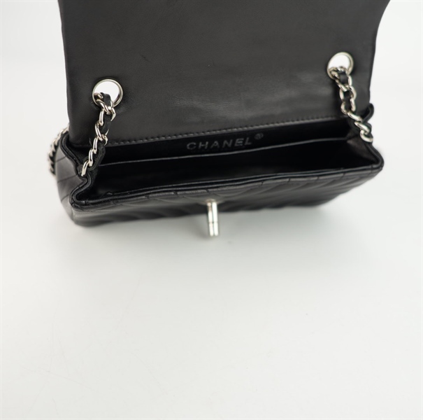 Túi Chanel đen khóa bạc size 16 ++