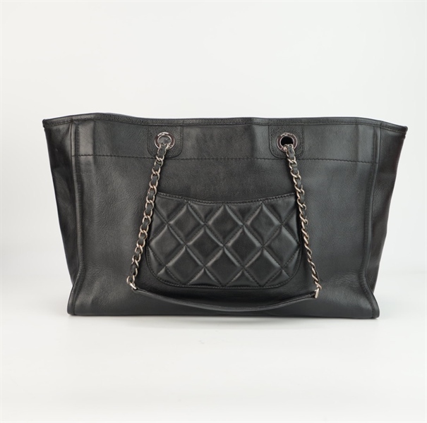 Túi Chanel đen trơn có túi sau size 38 ++