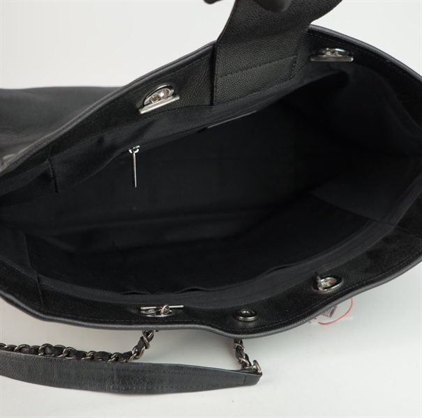 Túi Chanel đen trơn có túi sau size 38 ++