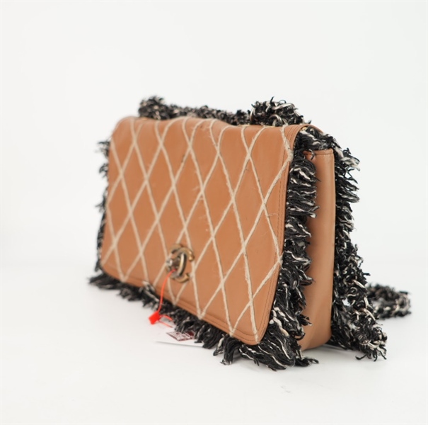 Túi Chanel nâu viền lông size 26 ++