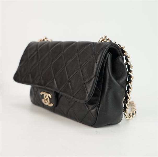 Túi Chanel đen quai xách dây xích lớn vàng đen size 26 ++