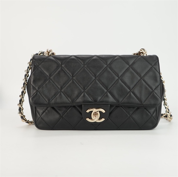 Túi Chanel đen quai xách dây xích lớn vàng đen size 26 ++