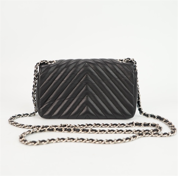 Túi Chanel đen khóa bạc size 16 ++