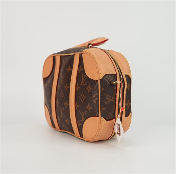 Túi LV hoa nâu viền vàng 4 góc s25++