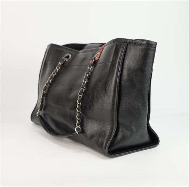 Túi Chanel đen trơn có túi sau size 38 ++