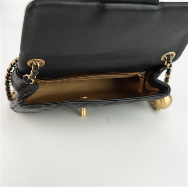 Túi Chanel đen quai có đính châu size 18 ++