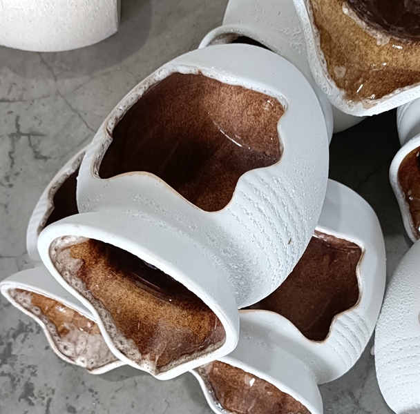 BÌNH THÁC NƯỚC SỦI TRẮNG NHỎ