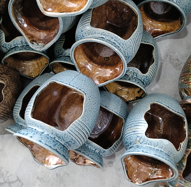 BÌNH THÁC NƯỚC RỄ CÂY XANH NHỎ