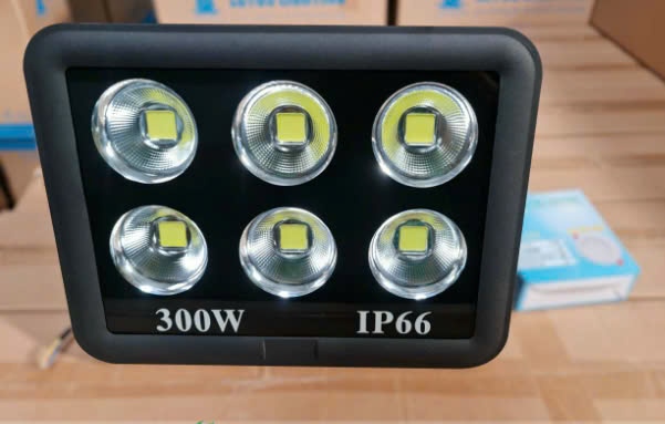 Đèn Led cs 300W (hình vuông) ----PHA CỐC 300W - Đèn Led cs 300W (hình vuông)