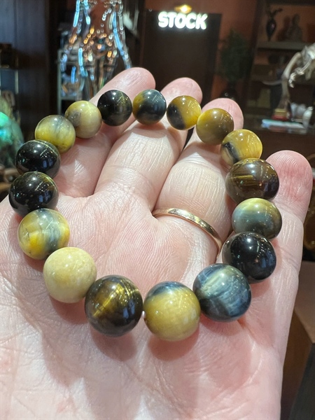 Vòng tay đá mặt trăng vân vàng đen +