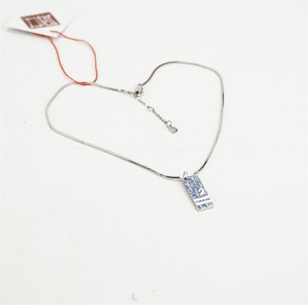 Dây chuyển Dior mặt chữ nhật nền xanh KG+