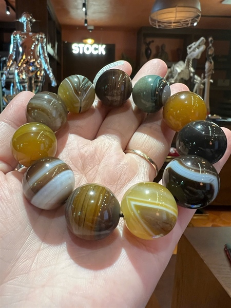 Vòng tay đá mã não vân nâu +