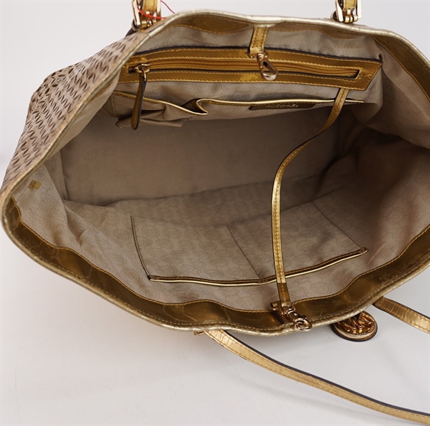 Túi MK vàng có charm s40 KG++