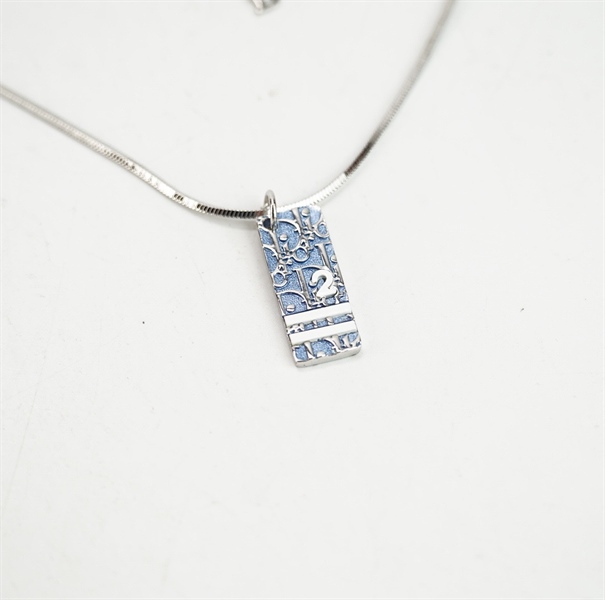 Dây chuyển Dior mặt chữ nhật nền xanh KG+