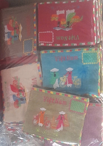 Ví phong thư cô gái bé - Embroidery purse - Usd 0.9