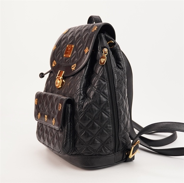 Balo MCM màu đen đinh charm KG+