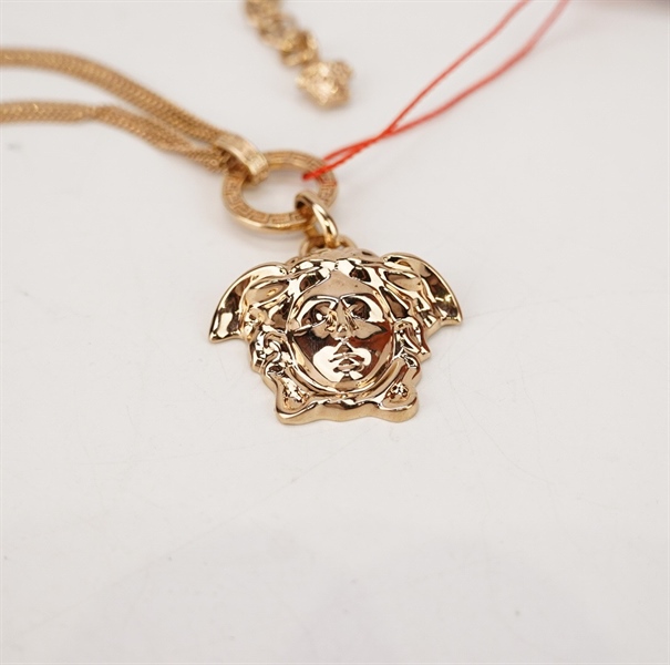 Dây chuyển Versace vàng mặt logo lớn KG+