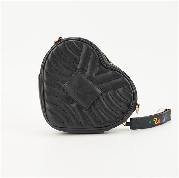 Túi LV màu đen hình trái tim +