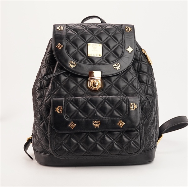 Balo MCM màu đen đinh charm KG+