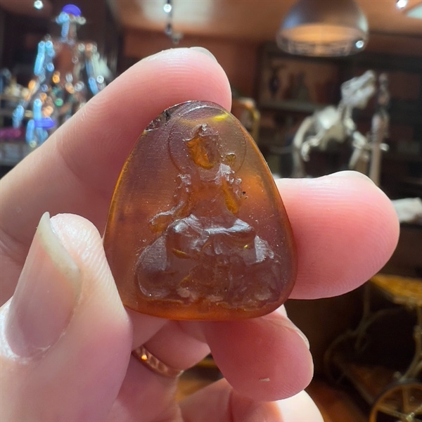 Mặt Phật đá hổ phách +