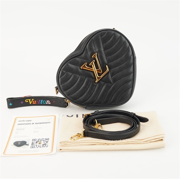 Túi LV màu đen hình trái tim +