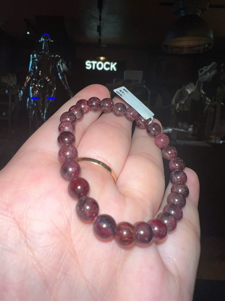 vòng tay phong thuỷ đỏ rượu nhỏ +