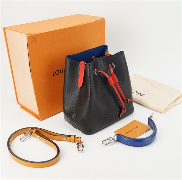 Túi LV đen lòng xanh dương dây rút đỏ S22 TB+