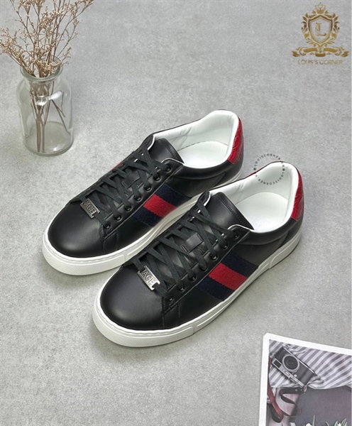 Sneaker Gucci ACE đen trơn vạt cờ