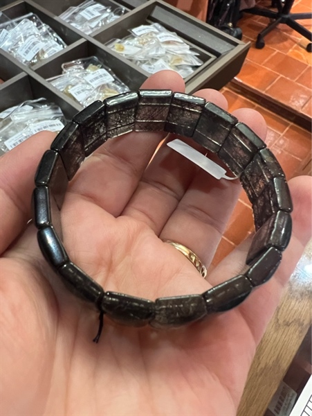 Vòng thạch anh tóc đen Vip +