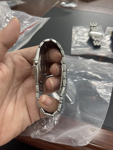 Đồng hồ Omega bạc viền đính đá KG+ (56832641)