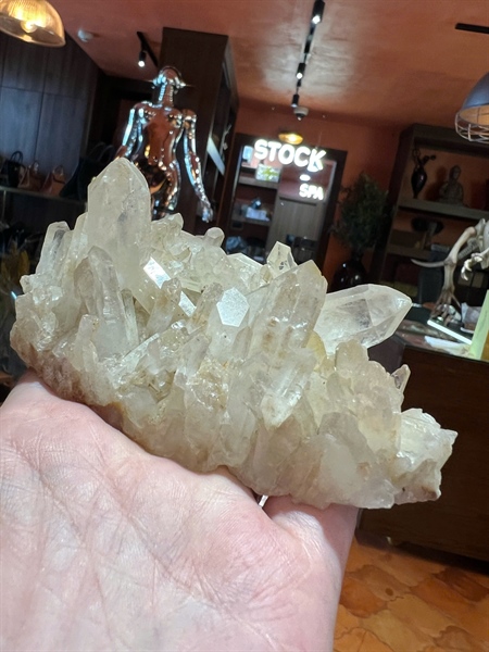 Trụ đá thạch anh trắng lớn +