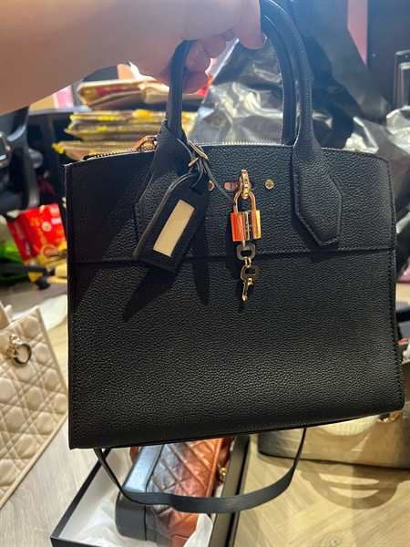 Túi LV đen khóa vàng size 27 +