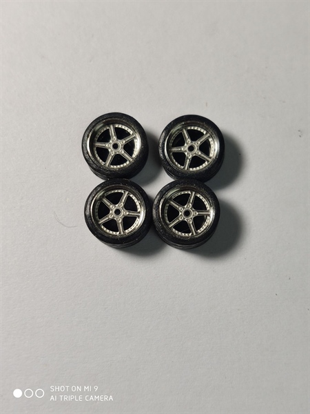 Bánh xe 1/64 10mm #2-23 ( bạc)