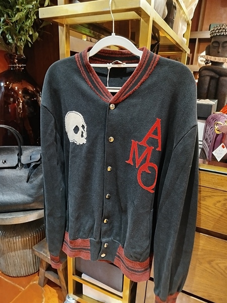 Áo khoác Alexander MCqueen đen viền đỏ - A Long live (TH- A32)