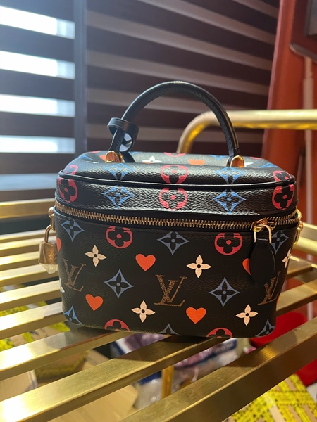 Túi LV cốp nền đen hoa màu size 16 +