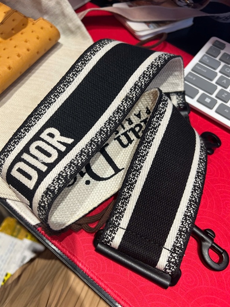 Strap Dior màu đen trắng TB+