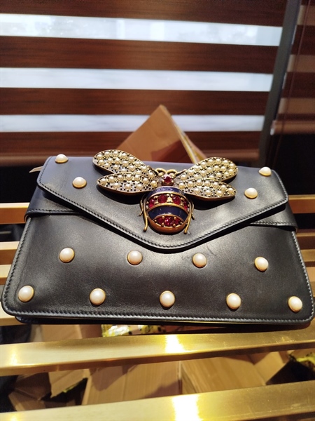 Túi GG đen con ong đính hạt size 25+