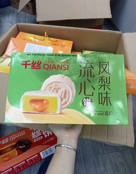 Bánh trung thu mật dứa nhân lava tan chảy
