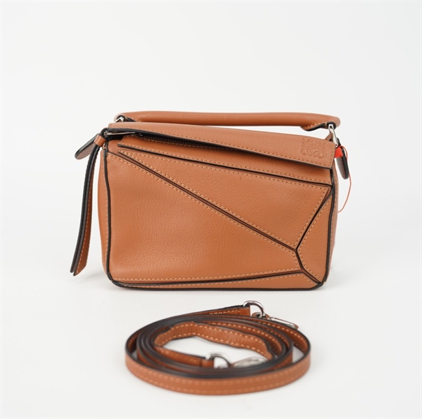 Túi Loewe màu nâu size 17 +