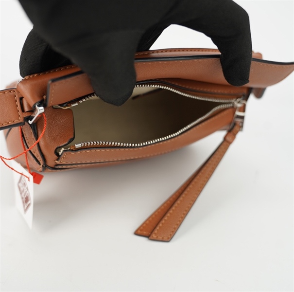 Túi Loewe màu nâu đậm size 17 +