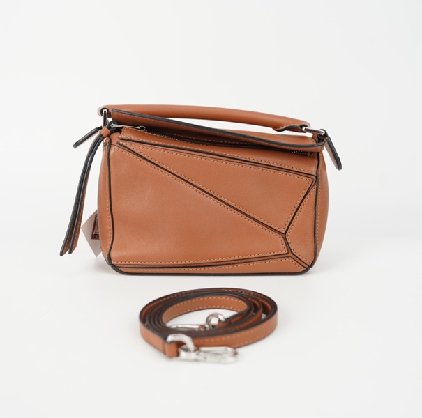 Túi Loewe màu nâu đậm size 17 +